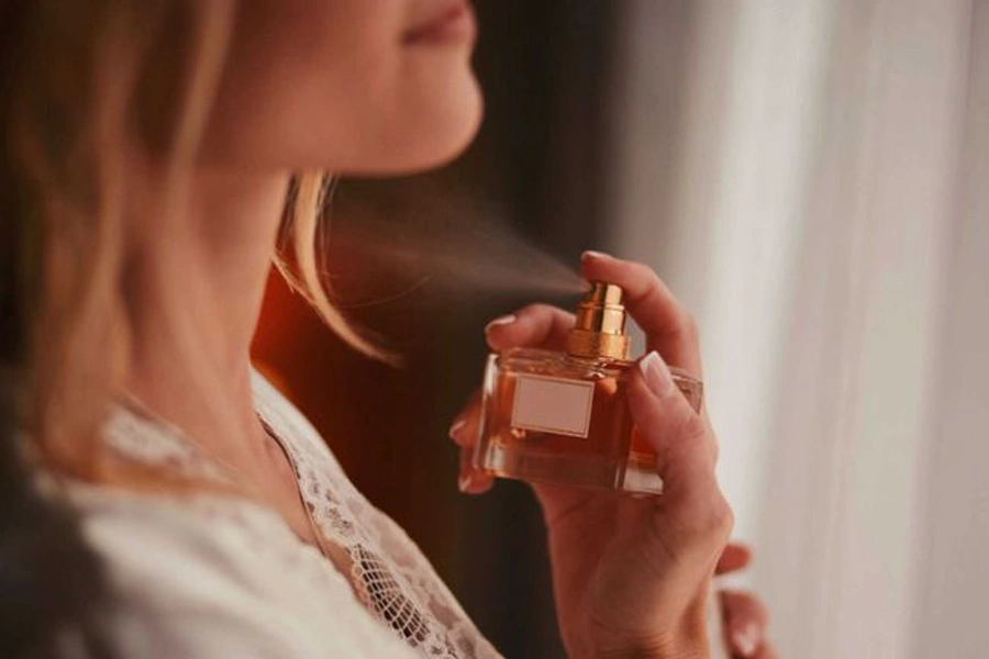 اهمیت انتخاب نقاط بدن برای پخش بوی عطر شرکتی