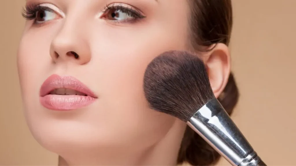 برای برجسته‌سازی ویژگی‌های صورت با آرایش به سراغ چه تکنیک هایی برویم؟
